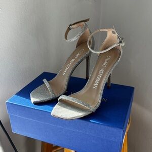 BNIB STUART WEITZMAN NUDISTCURVE 4" STRAP SANDALS Heels Silver Size US 8